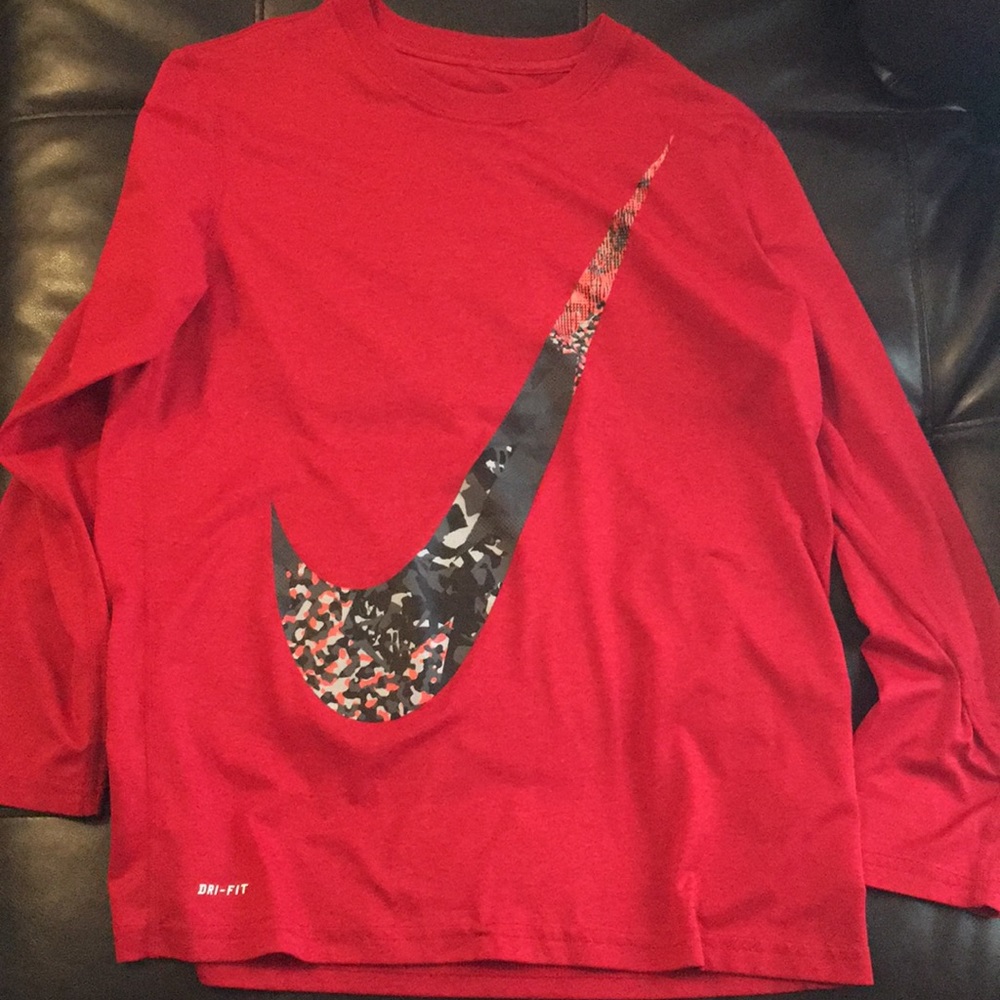 Nike Dri-Fit Long Sleeve, Youth Large.
